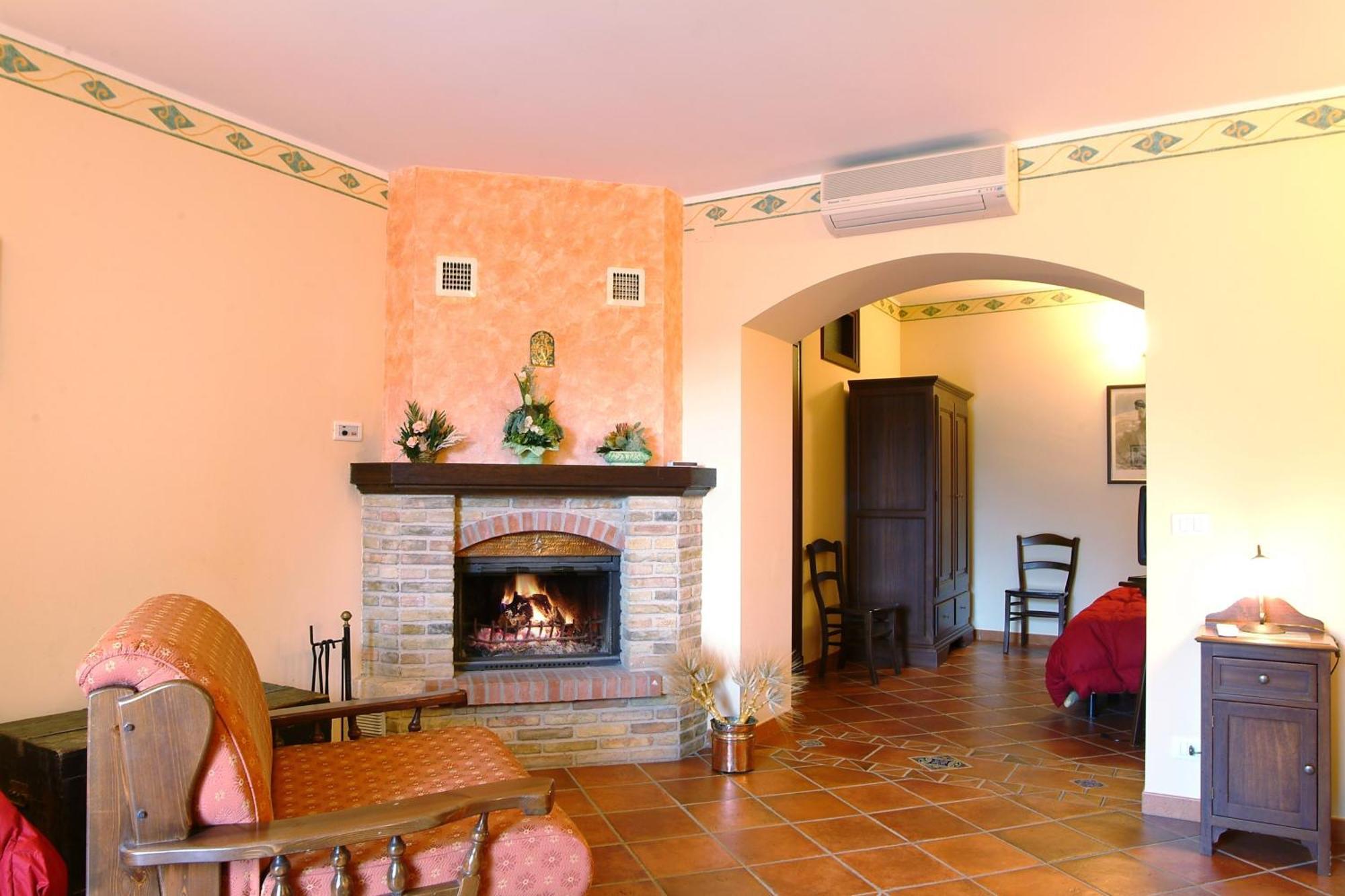 Il Castello Bed & Breakfast เปตราเลีย ซอตตานา ภายนอก รูปภาพ