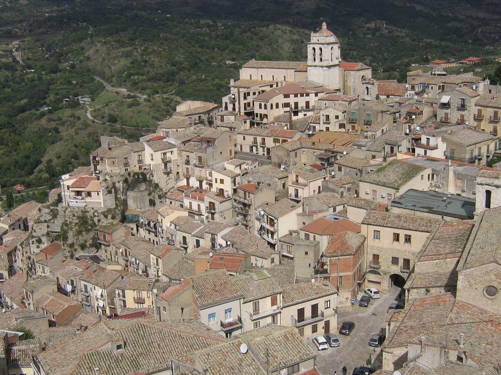 Il Castello Bed & Breakfast เปตราเลีย ซอตตานา ภายนอก รูปภาพ
