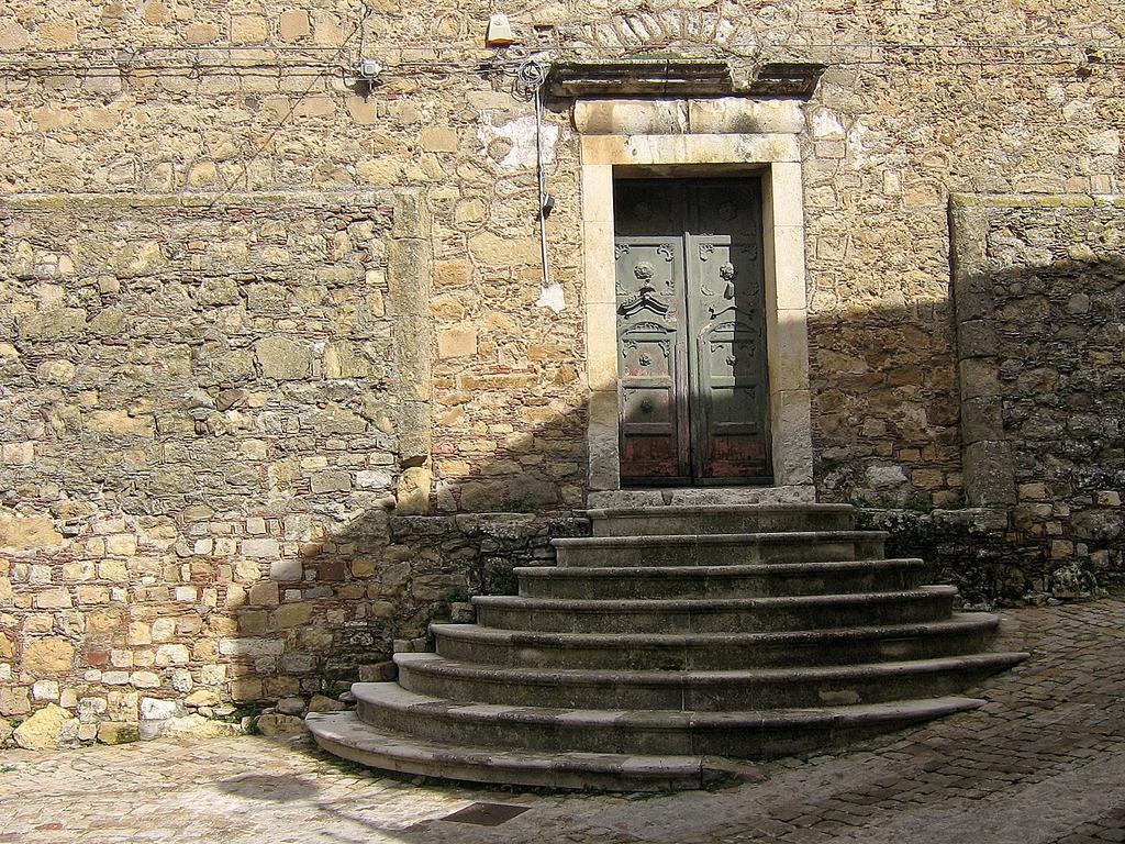 Il Castello Bed & Breakfast เปตราเลีย ซอตตานา ภายนอก รูปภาพ