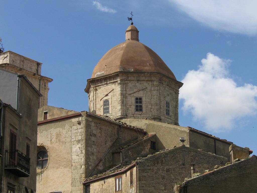 Il Castello Bed & Breakfast เปตราเลีย ซอตตานา ภายนอก รูปภาพ