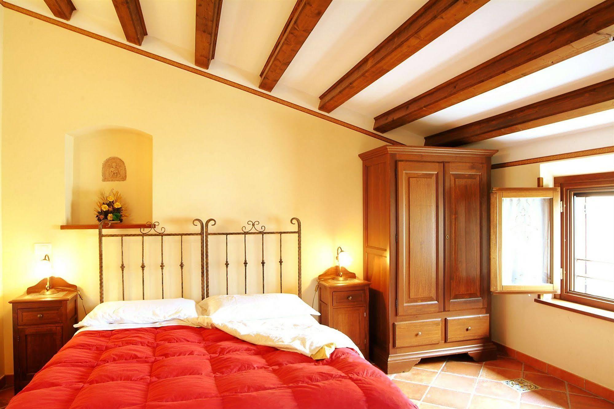 Il Castello Bed & Breakfast เปตราเลีย ซอตตานา ภายนอก รูปภาพ