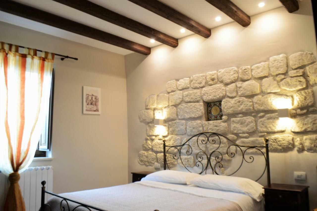 Il Castello Bed & Breakfast เปตราเลีย ซอตตานา ภายนอก รูปภาพ