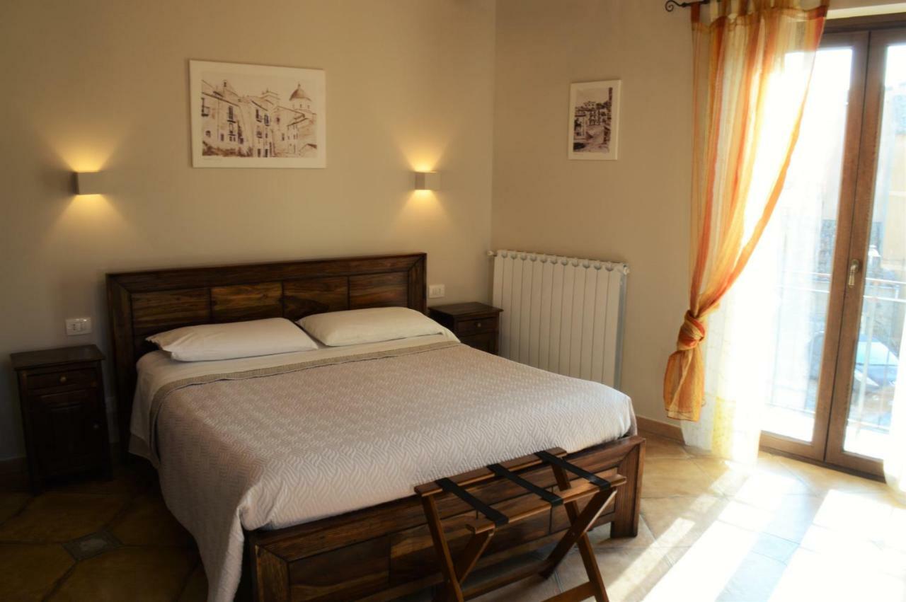 Il Castello Bed & Breakfast เปตราเลีย ซอตตานา ภายนอก รูปภาพ