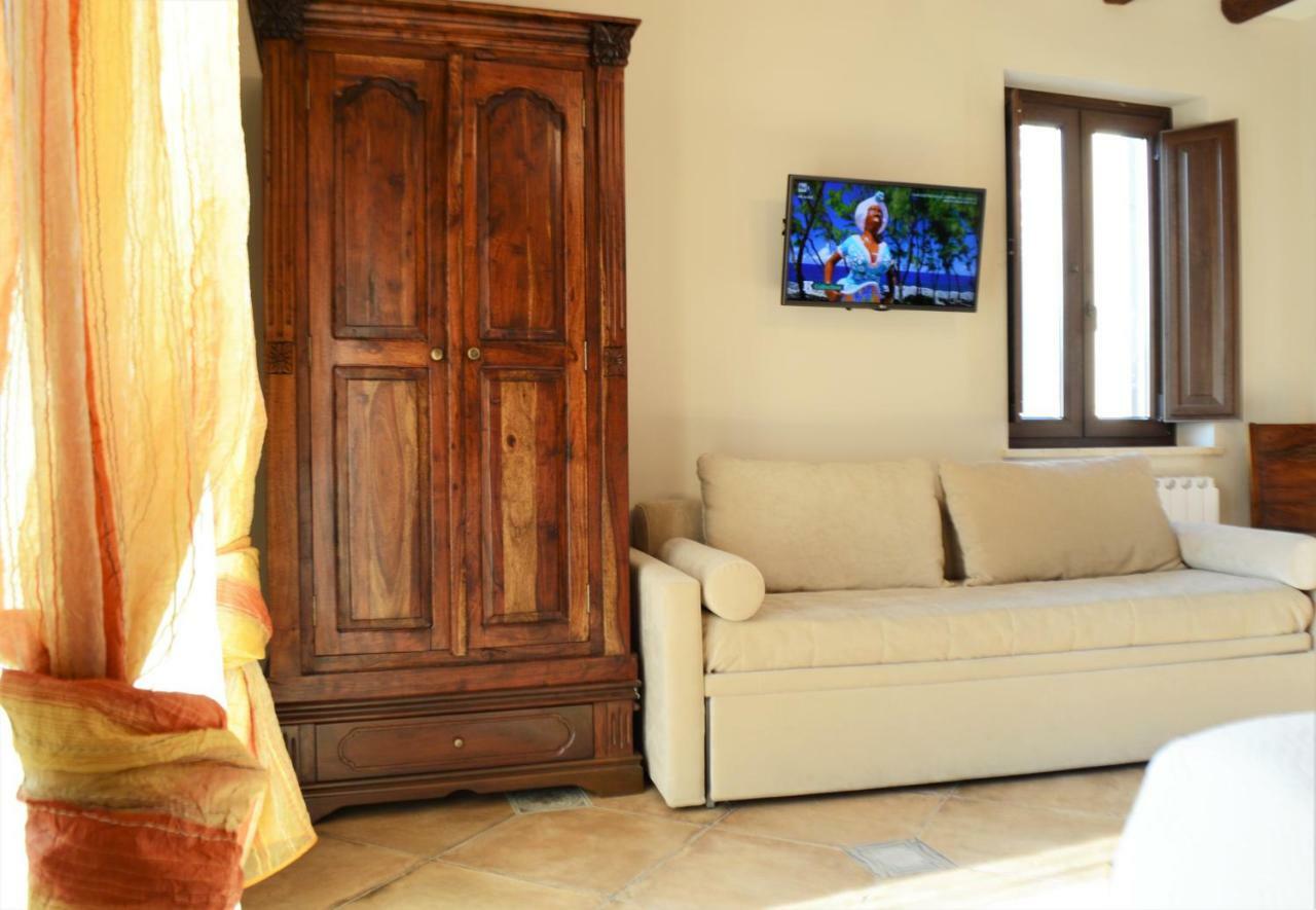 Il Castello Bed & Breakfast เปตราเลีย ซอตตานา ภายนอก รูปภาพ